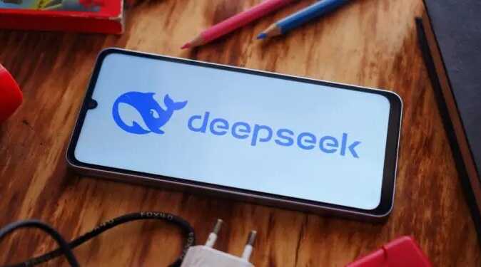 Разработчики DeepSeek бросили вызов миллиардным инвестициям в ИИ