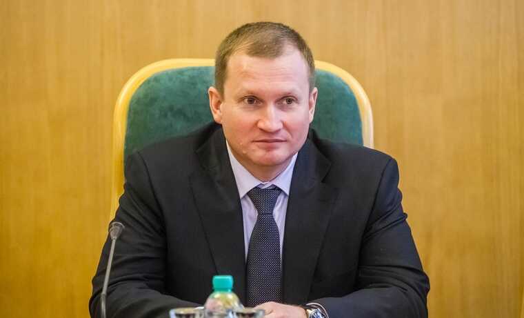Обвиняемый во взяточничестве замгубернатора Тюмени Вячеслав Вахрин подписал контракт на военную службу
